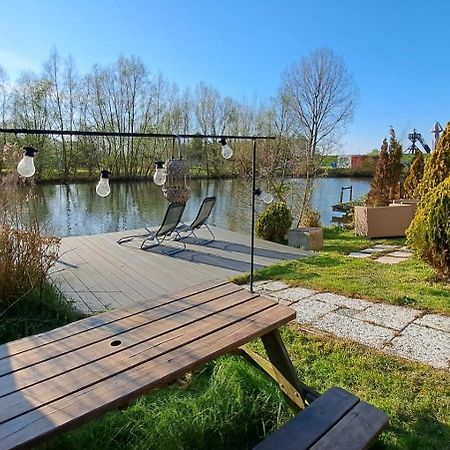 Het Witte Chalet Aan Het Water Van Monumentaal Fort Ooltgensplaat Exterior foto